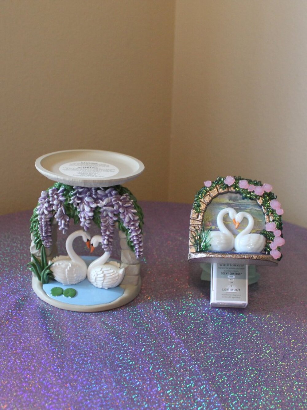 Bath & Body Works Swan Candle Holder and Wallflower Plug Set NWT